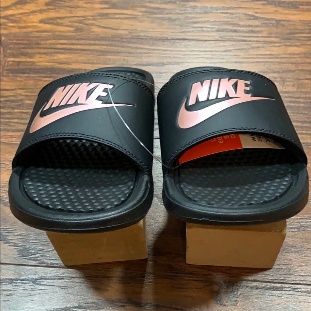 NIKE WMNS BENASSI JDI Black/Rose Gold - Picture 5 of 16